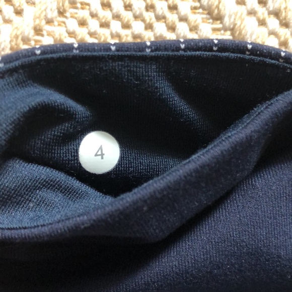 PinStripe Inkwell Wunder Under Lululemon Full Length Legging 4, EUC - Picture 4 of 5